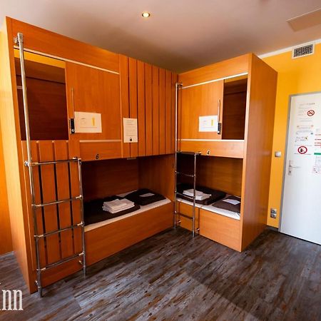 Do Step Inn Central - Self-Service-Hostel Vienna Exterior photo